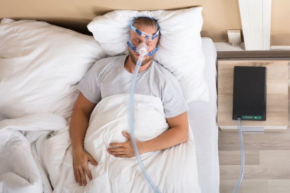 beatmungsgeraet_maske.jpg