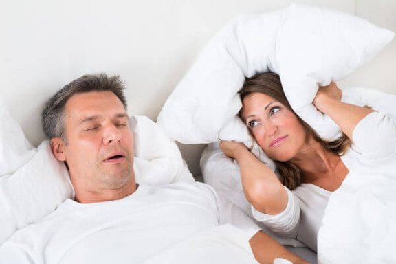 schnarchen_partner.jpg